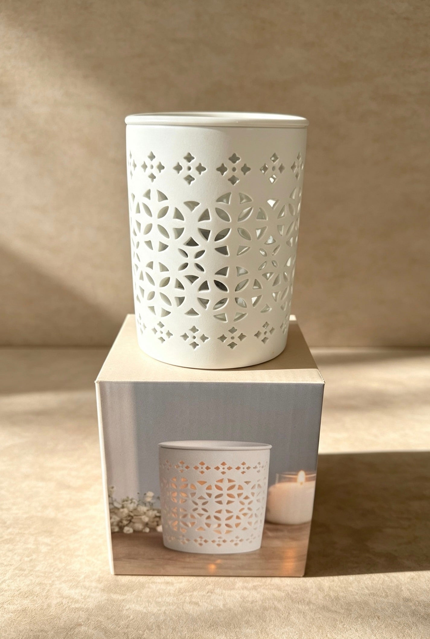 White lattice burner