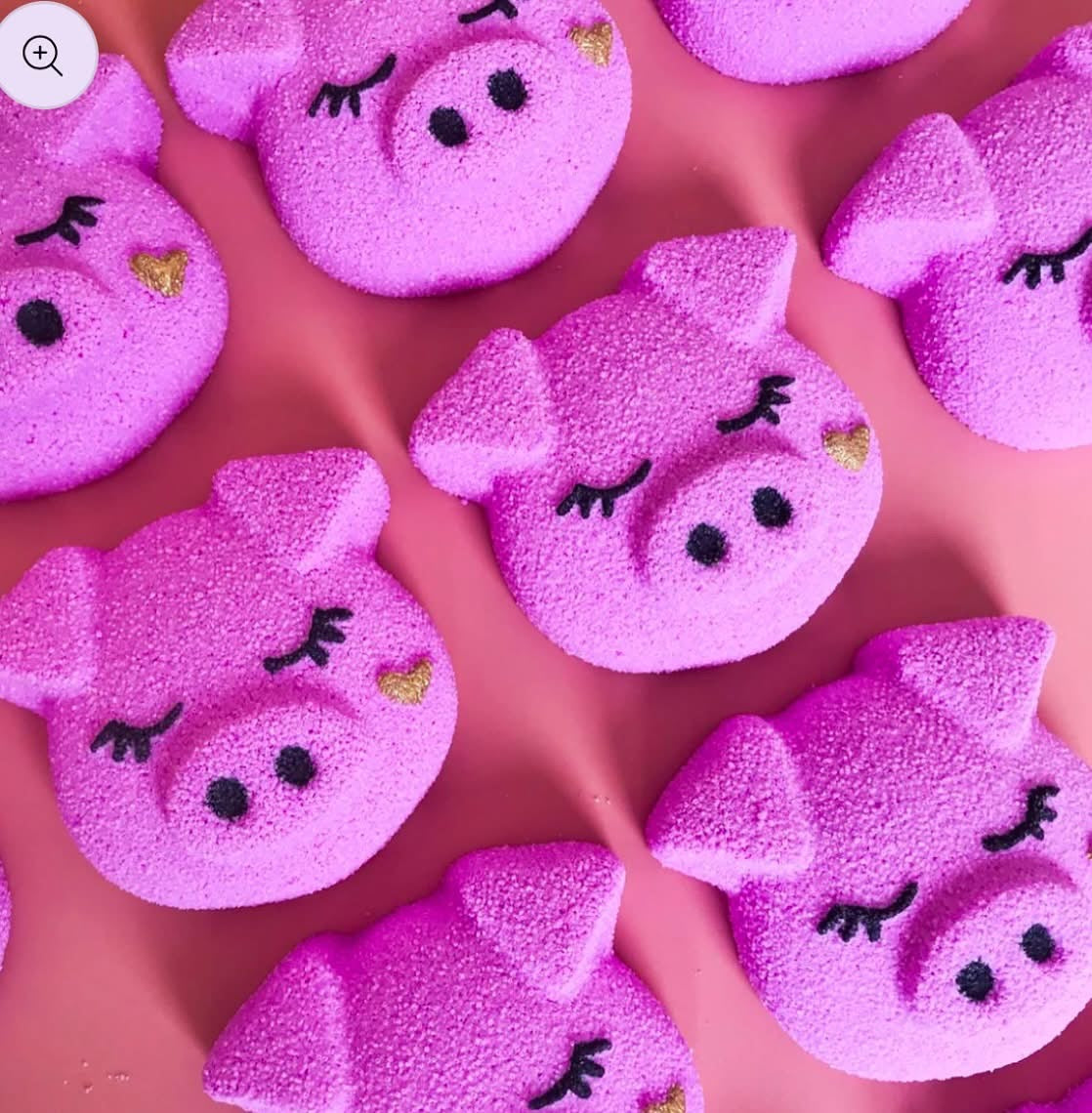 Piggly bath bomb